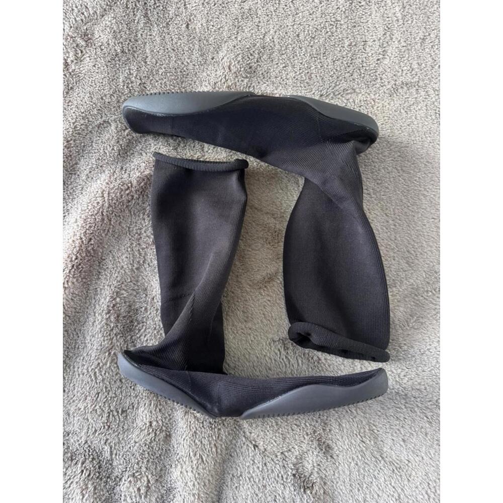 YZY Pod Black Size 2